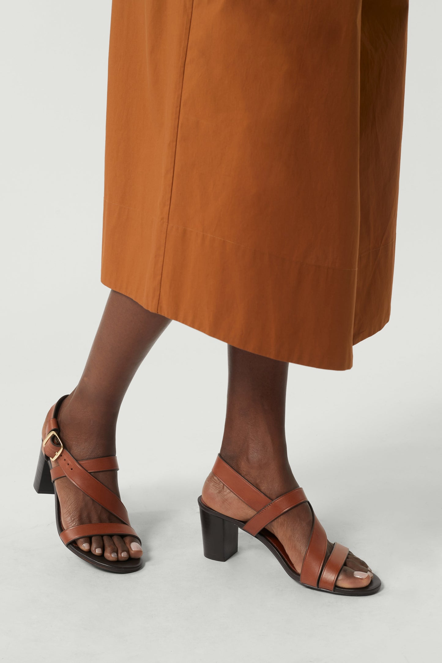 PAOLA BROWN SANDALS
